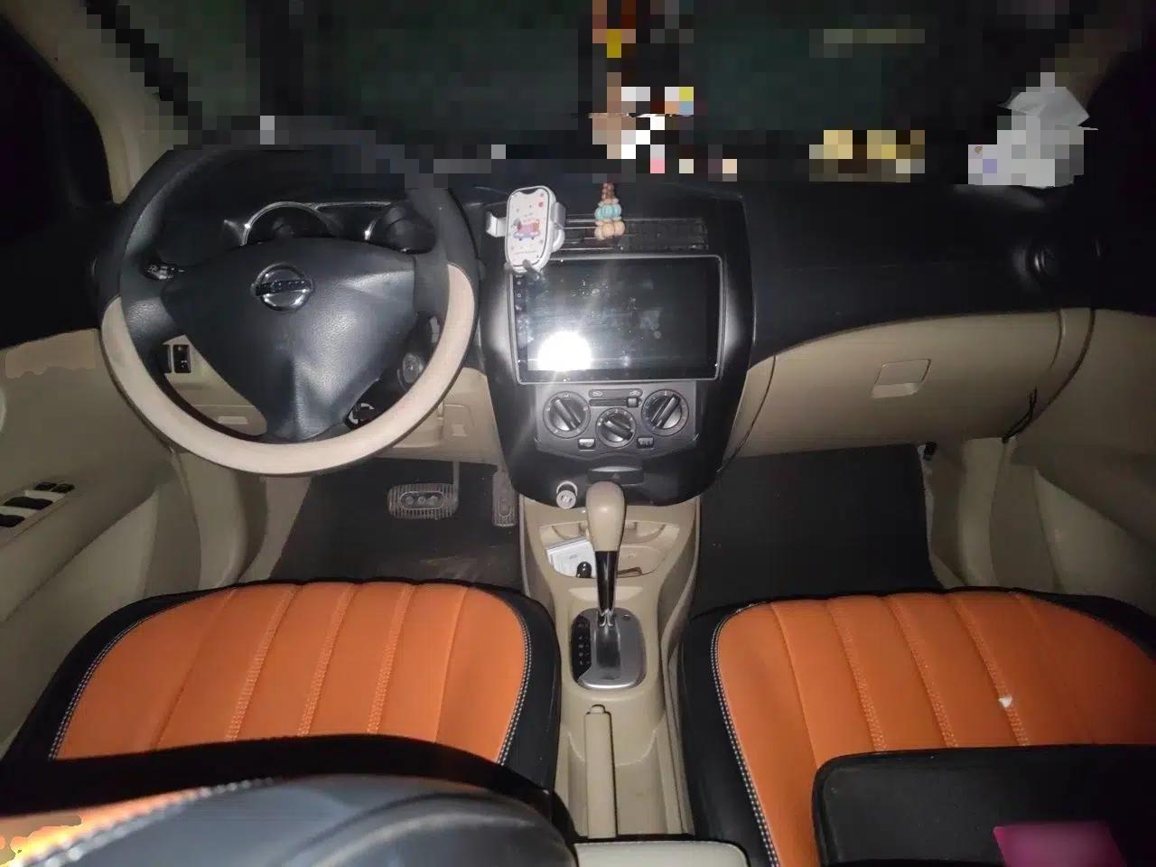 Nissan Livina 2013 1.6XE CVT Comfort Edition — миниатюра 10