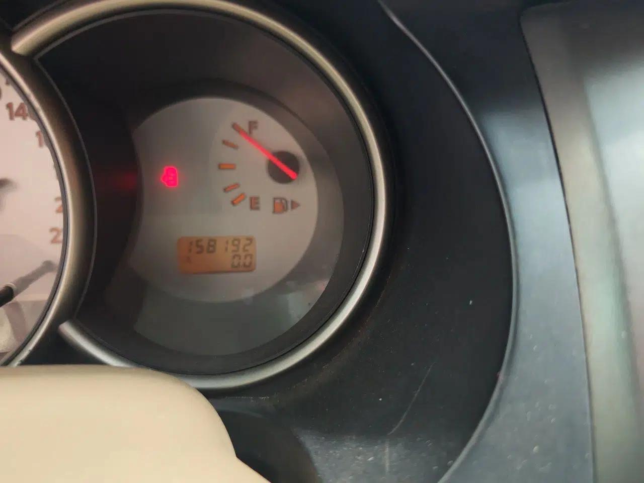 Nissan Livina 2010 Jingyue Edition 1.6L Manual All-Around Model — миниатюра 13