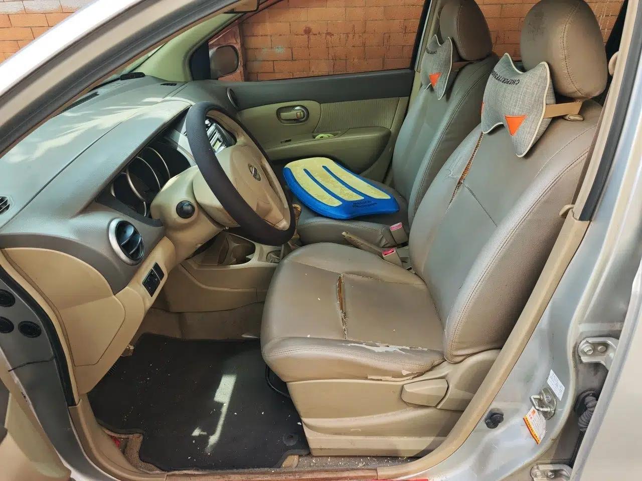 Nissan Livina 2010 Jingyue Edition 1.6L Manual All-Around Model — миниатюра 16