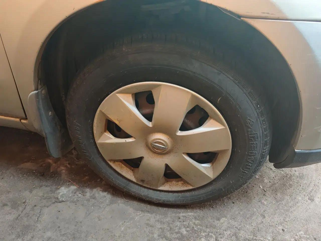 Nissan Livina 2010 Jingyue Edition 1.6L Manual All-Around Model — миниатюра 8