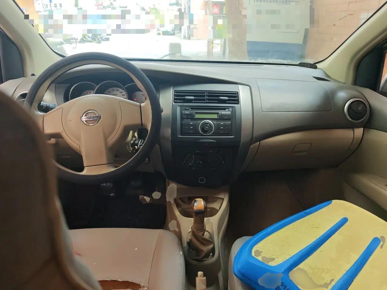 Nissan Livina 2010 Jingyue Edition 1.6L Manual All-Around Model — миниатюра 10