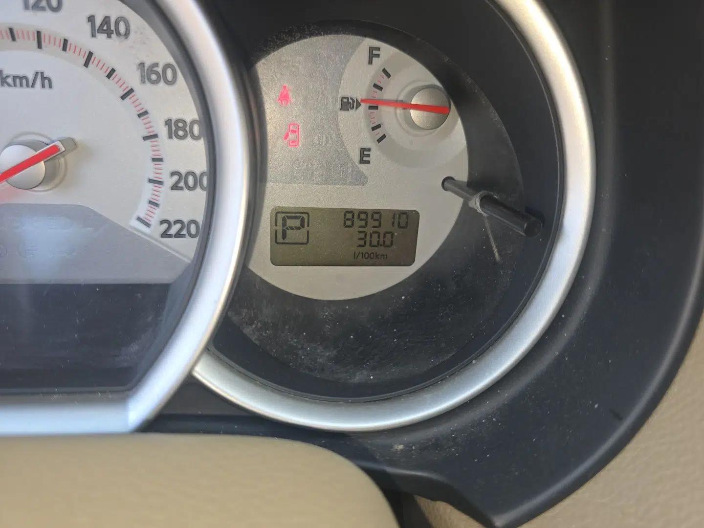 Nissan Tiida Sedan 2008 1.6L Automatic Fashion Edition — миниатюра 13