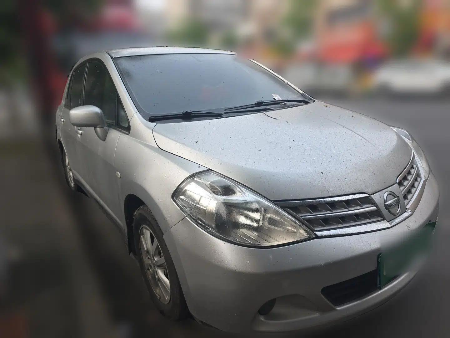 Nissan Tiida Sedan 2008 1.6L Automatic Fashion Edition — миниатюра 3