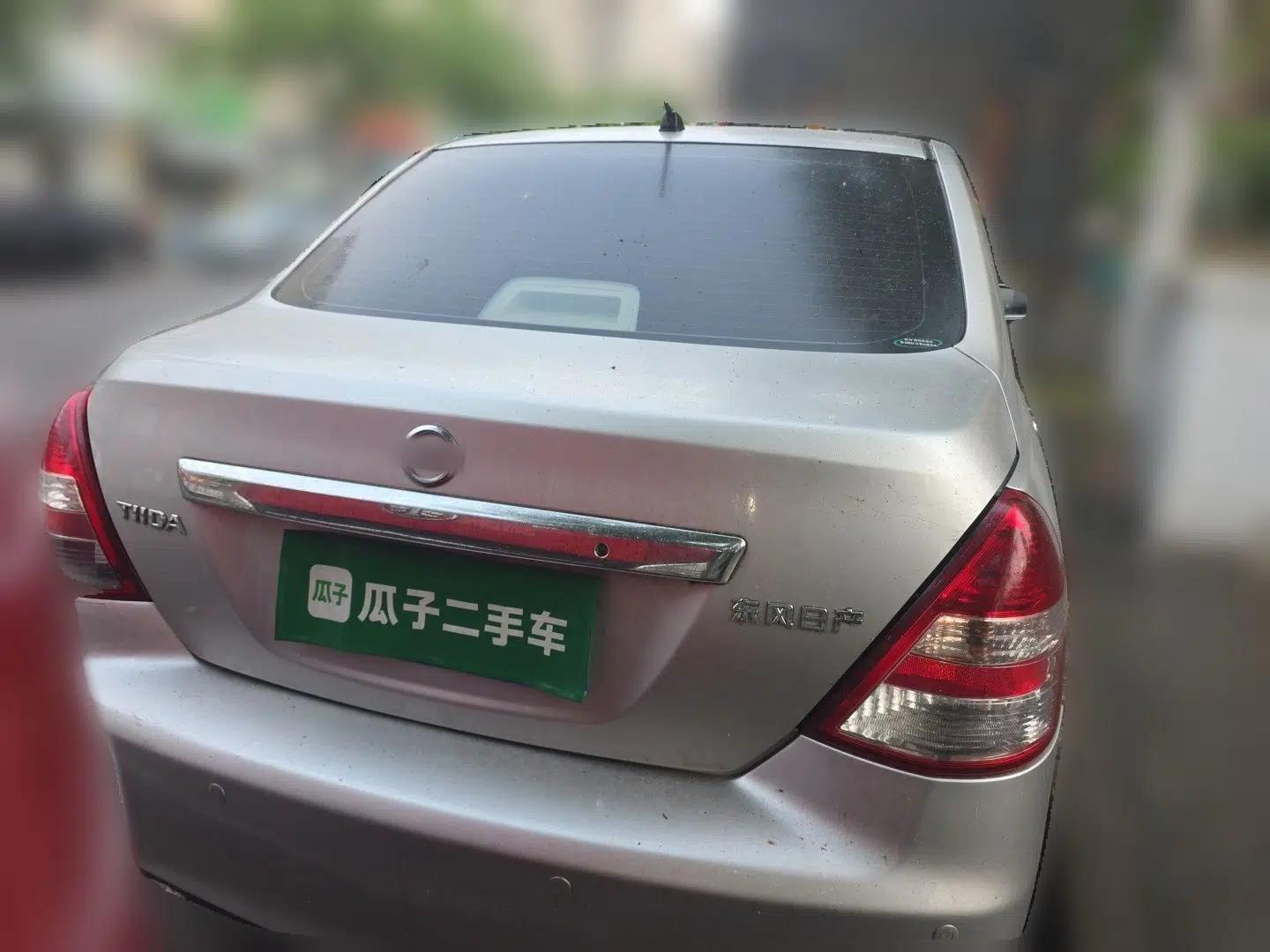 Nissan Tiida Sedan 2008 1.6L Automatic Fashion Edition — миниатюра 5