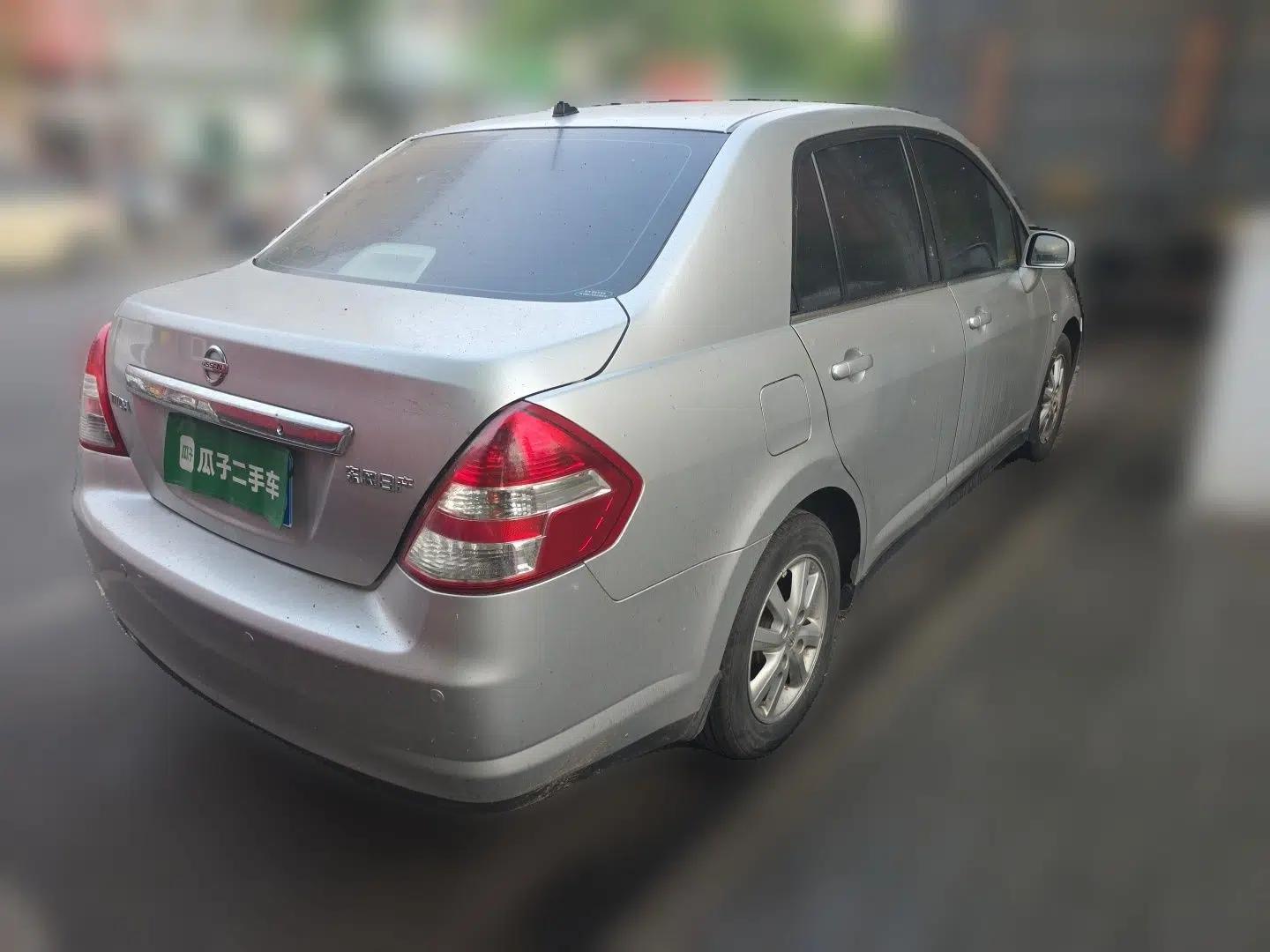 Nissan Tiida Sedan 2008 1.6L Automatic Fashion Edition — миниатюра 6