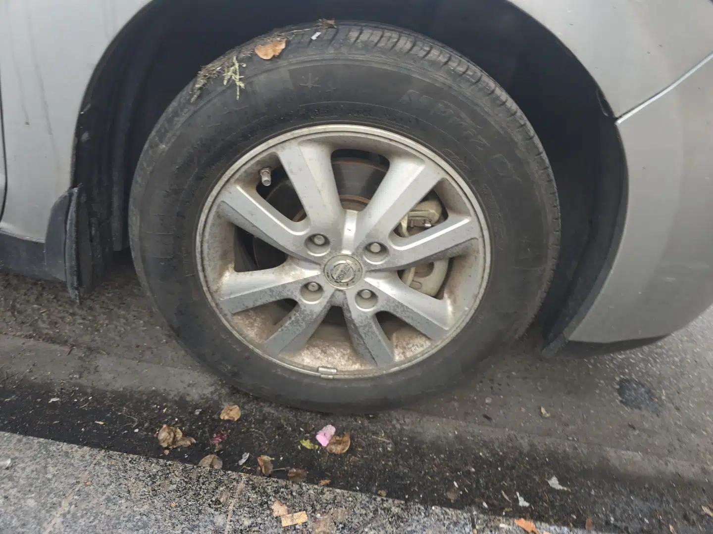 Nissan Tiida Sedan 2008 1.6L Automatic Fashion Edition — миниатюра 8