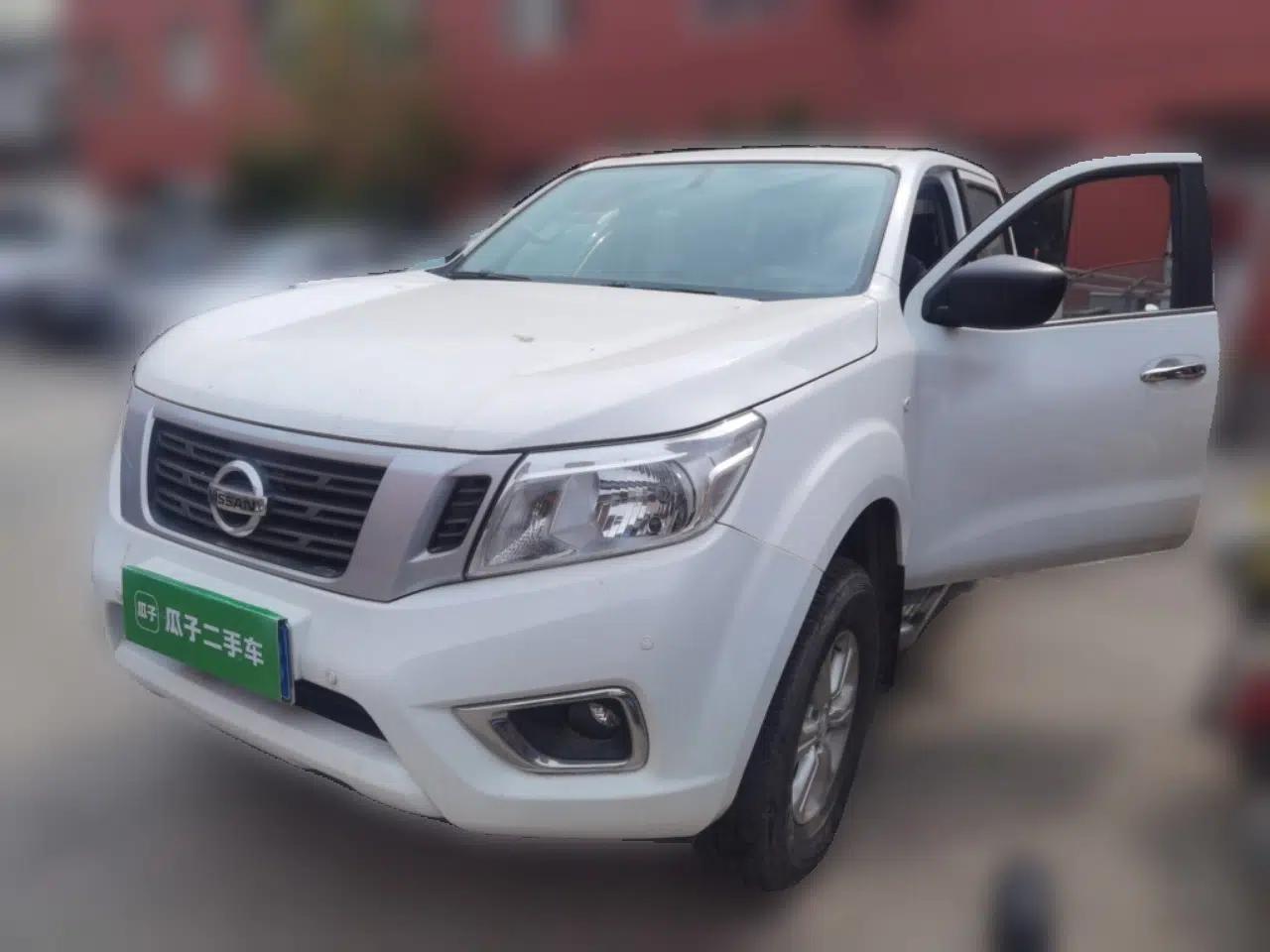Nissan Navara 2021 2.5L Manual 4x4 Comfort Version QR25 — миниатюра 1