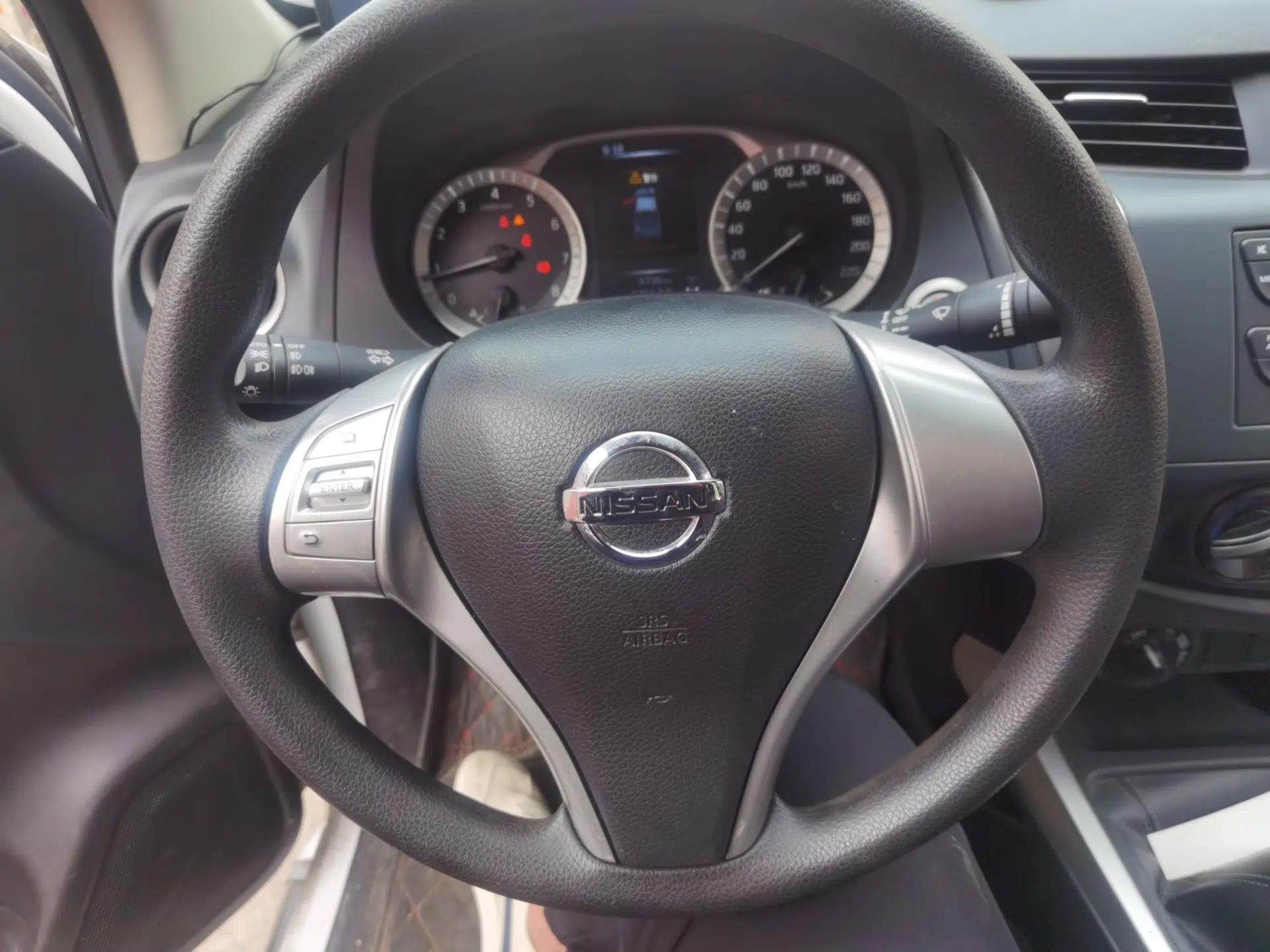 Nissan Navara 2021 2.5L Manual 4x4 Comfort Version QR25 — миниатюра 11