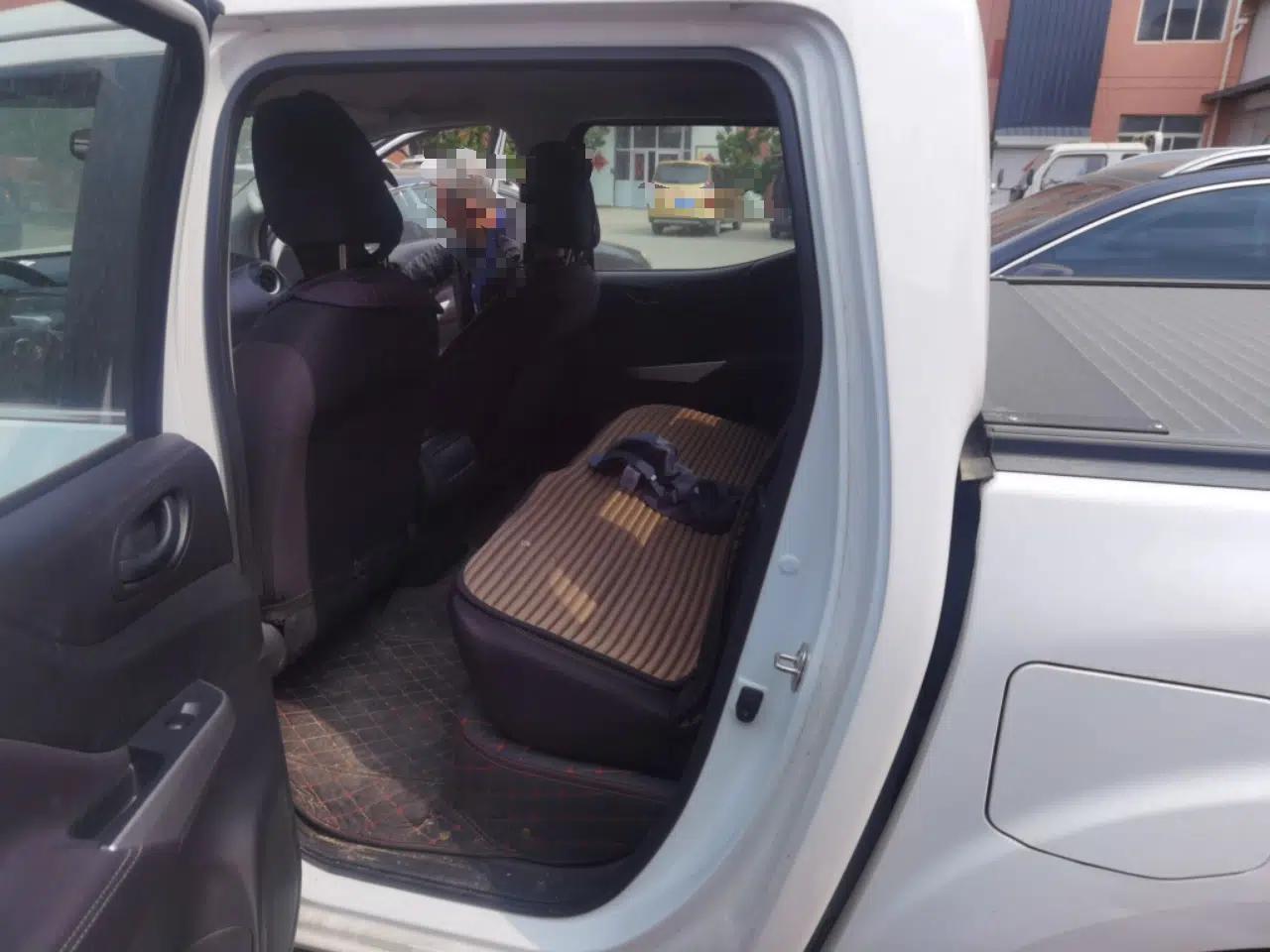 Nissan Navara 2021 2.5L Manual 4x4 Comfort Version QR25 — миниатюра 18