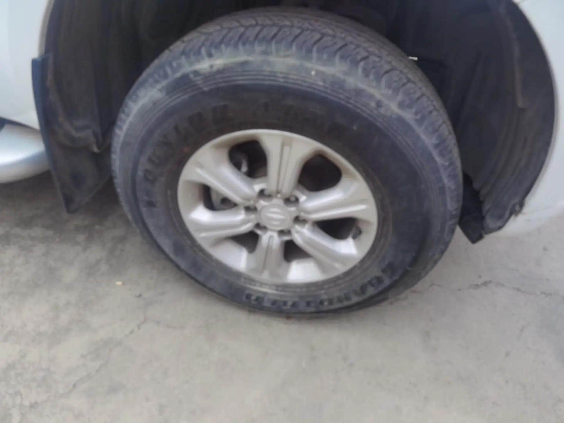 Nissan Navara 2021 2.5L Manual 4x4 Comfort Version QR25 — миниатюра 8