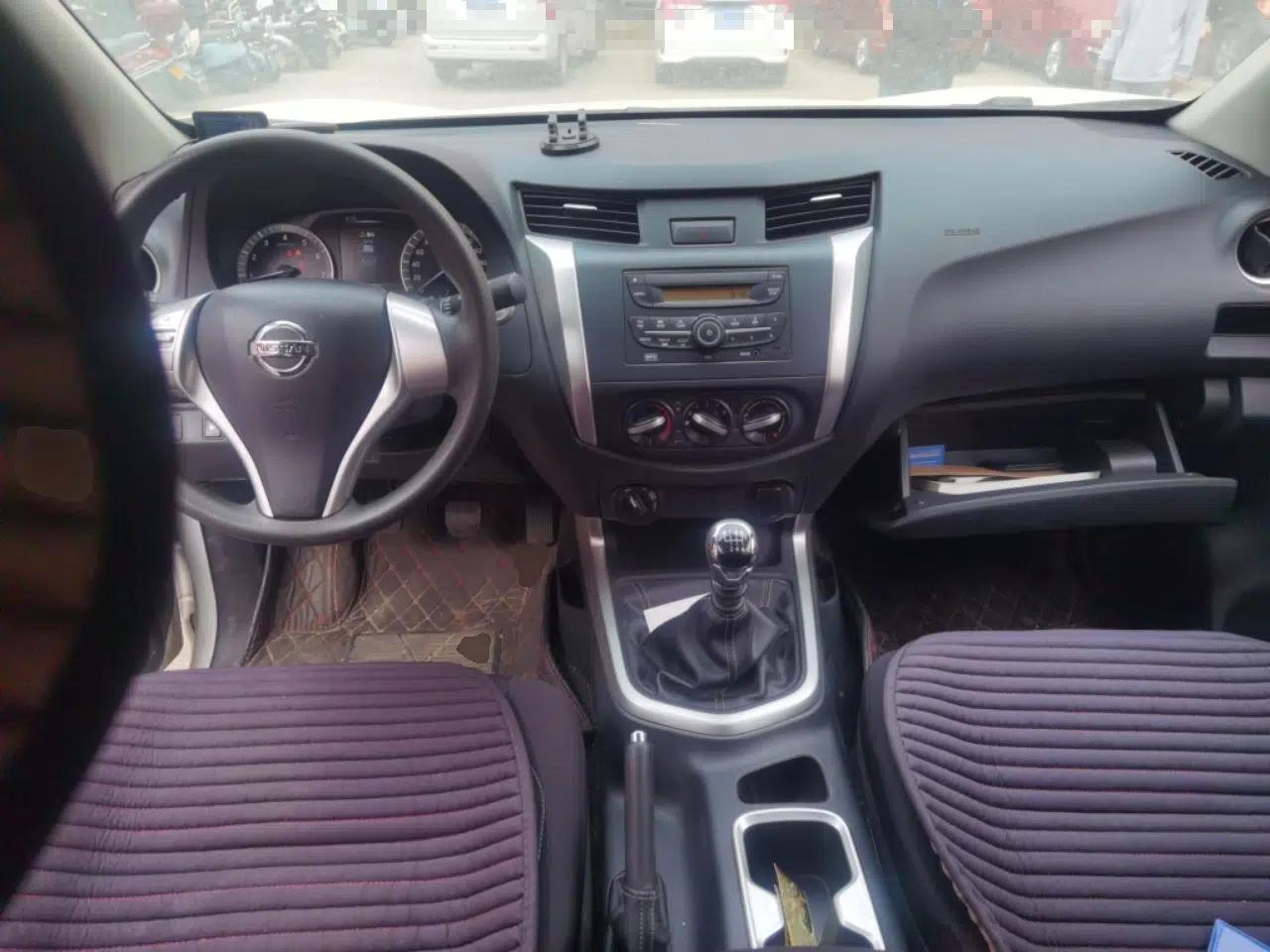 Nissan Navara 2021 2.5L Manual 4x4 Comfort Version QR25 — миниатюра 10
