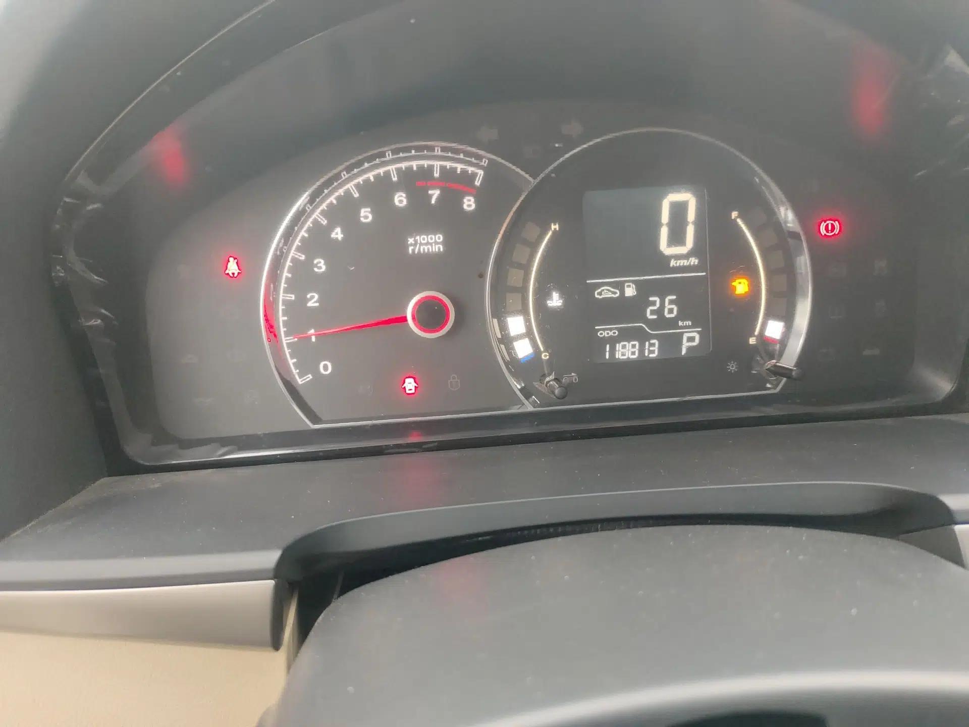 Roewe 350 2015 1.5L Automatic Luxury Sunroof Edition — миниатюра 11