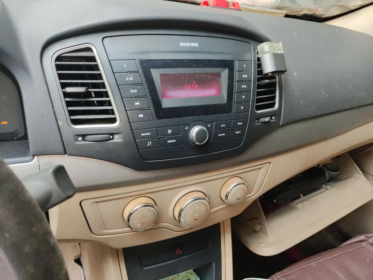 Roewe 350 2014 1.5L Automatic Xunda Edition — миниатюра 14