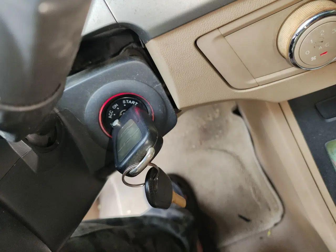 Roewe 350 2014 1.5L Automatic Xunda Edition — миниатюра 9