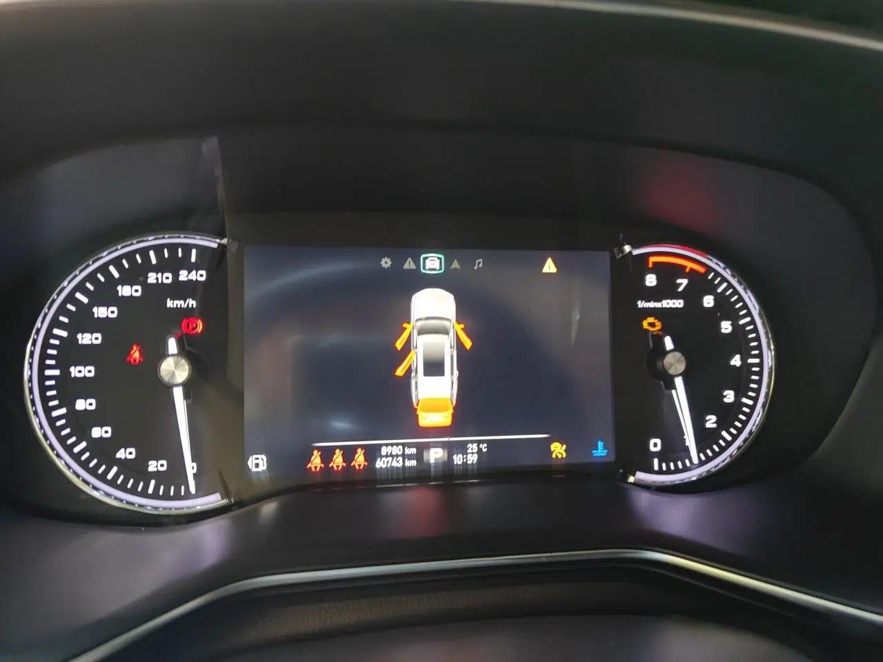 Roewe RX8 2018 30T Smart Connectivity Two-Wheel Drive Supreme Edition — миниатюра 12