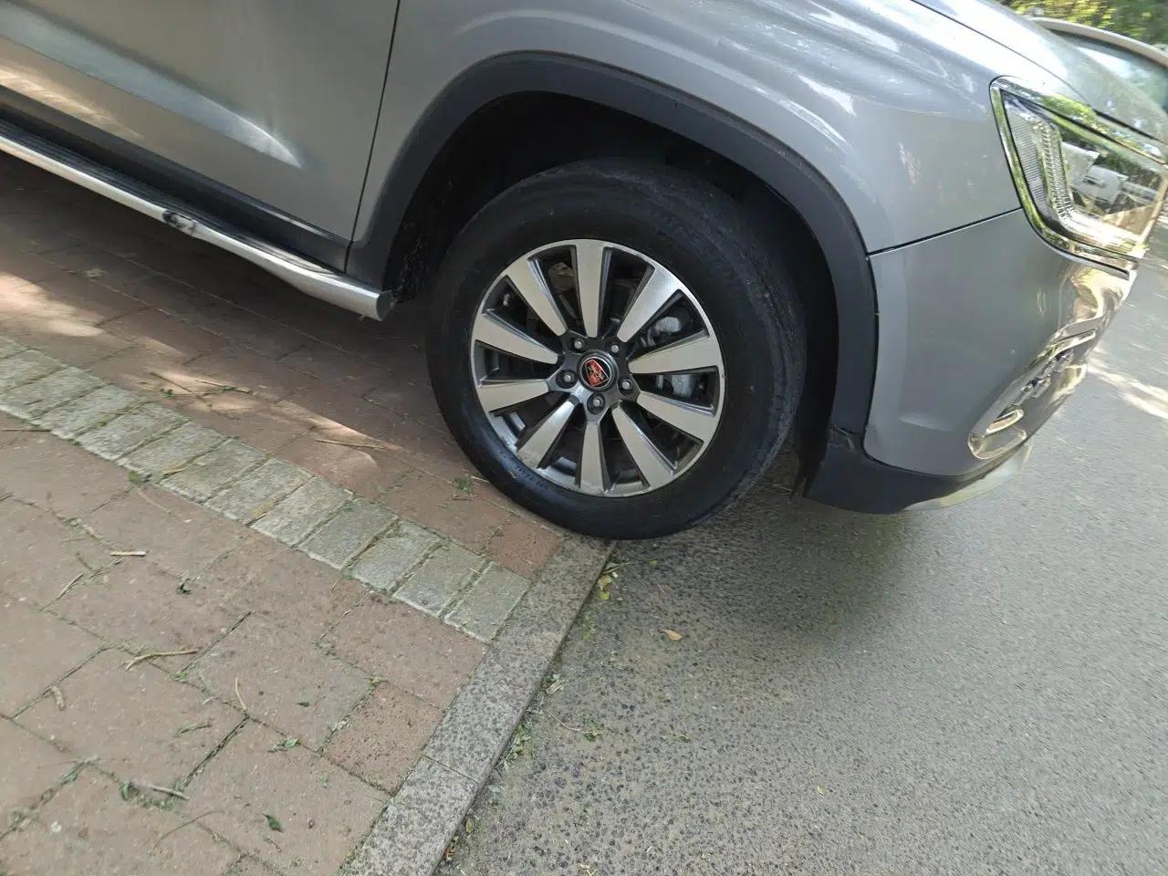 Roewe RX8 2018 30T Smart Connectivity Two-Wheel Drive Supreme Edition — миниатюра 8