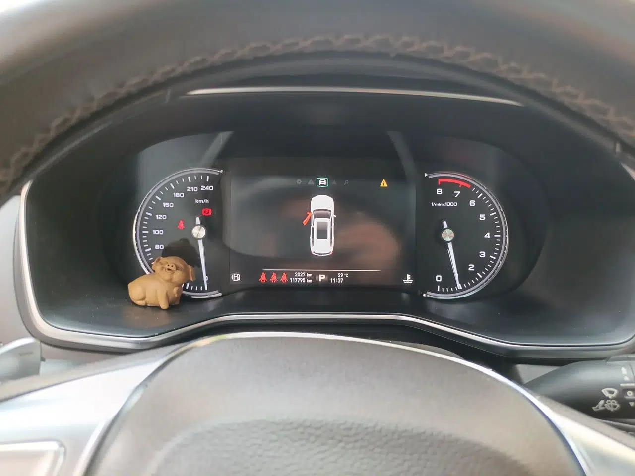 Roewe RX8 2018 30T Smart Connectivity Two-Wheel Drive Flagship Edition — миниатюра 12