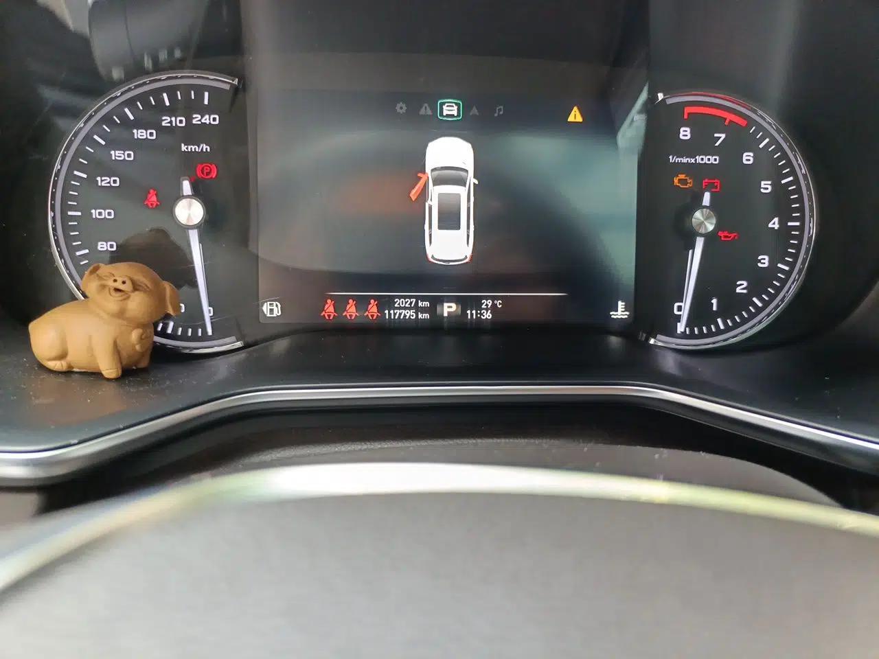 Roewe RX8 2018 30T Smart Connectivity Two-Wheel Drive Flagship Edition — миниатюра 13