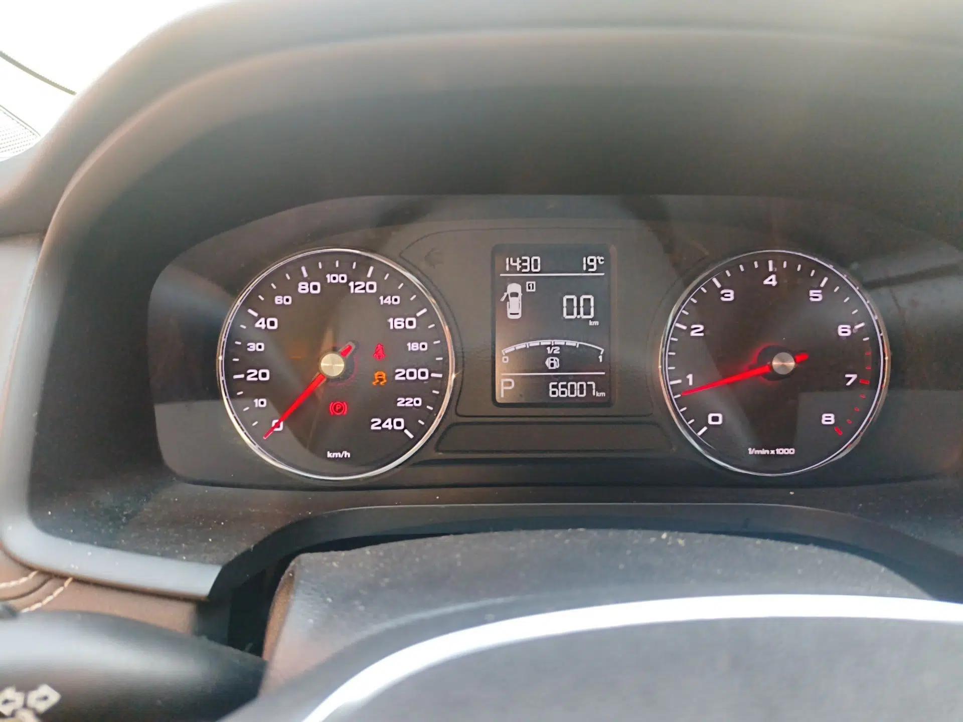 Roewe i6 2018 20T Automatic Flagship Edition — миниатюра 8