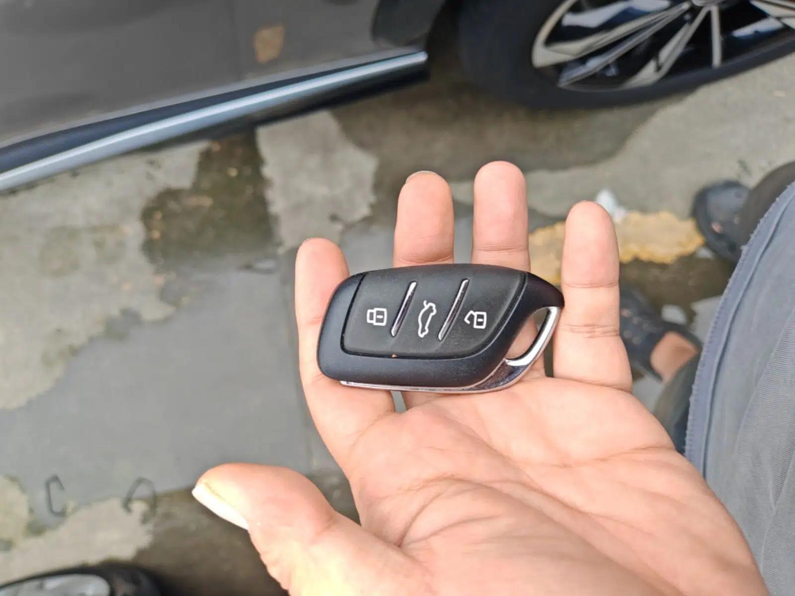 Roewe RX5 New Energy 2023 eRX5 Ultra-Hybrid Comfort Edition — миниатюра 12