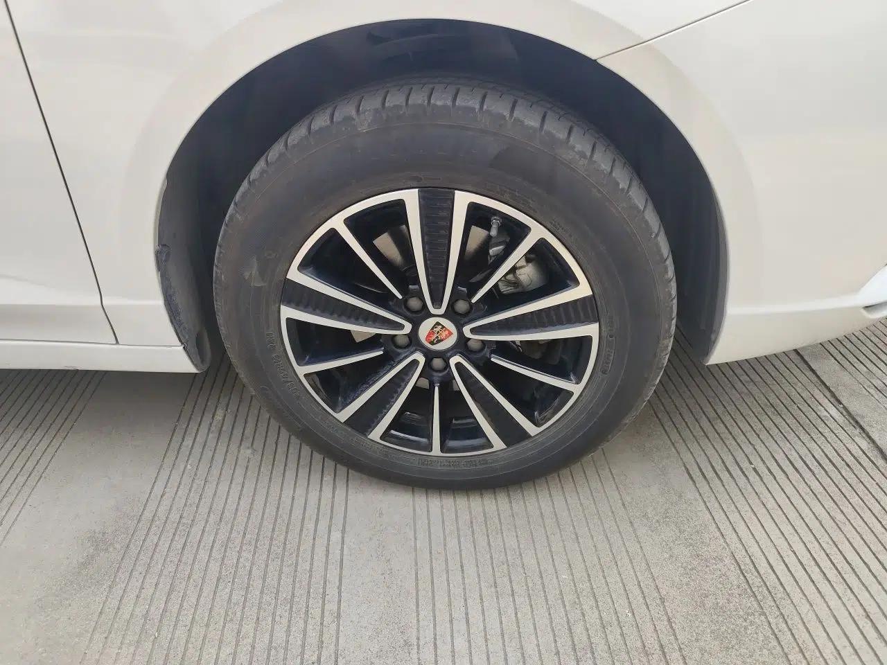 Roewe Ei5 2020 Smart Connect Flagship Edition — миниатюра 8