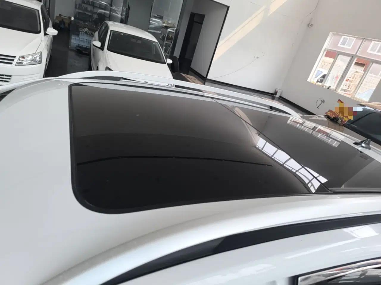Roewe RX3 2020 1.6L CVT 4G Connected Ultra-Fun Elite Edition — миниатюра 11