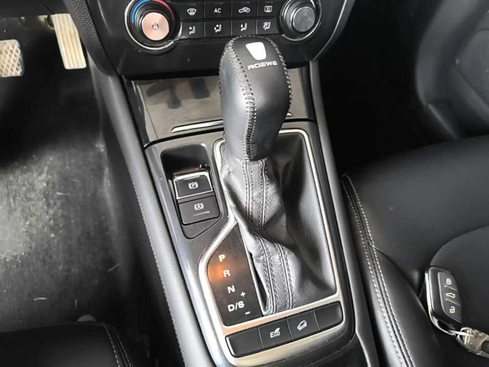 Roewe RX3 2020 1.6L CVT 4G Connected Ultra-Fun Elite Edition — миниатюра 16