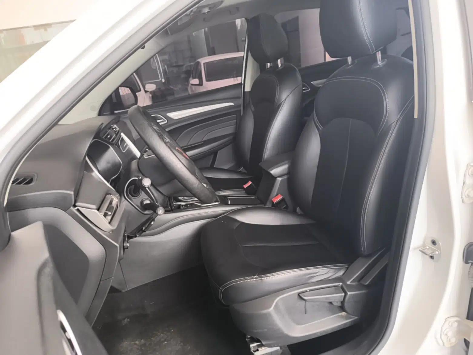 Roewe RX3 2020 1.6L CVT 4G Connected Ultra-Fun Elite Edition — миниатюра 17