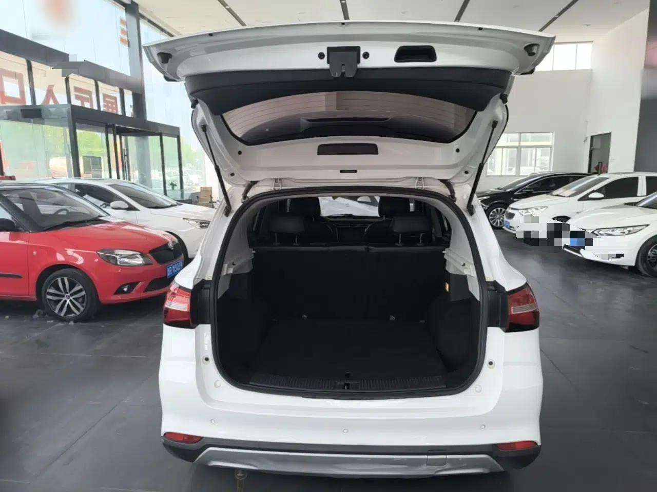 Roewe RX3 2020 1.6L CVT 4G Connected Ultra-Fun Elite Edition — миниатюра 21