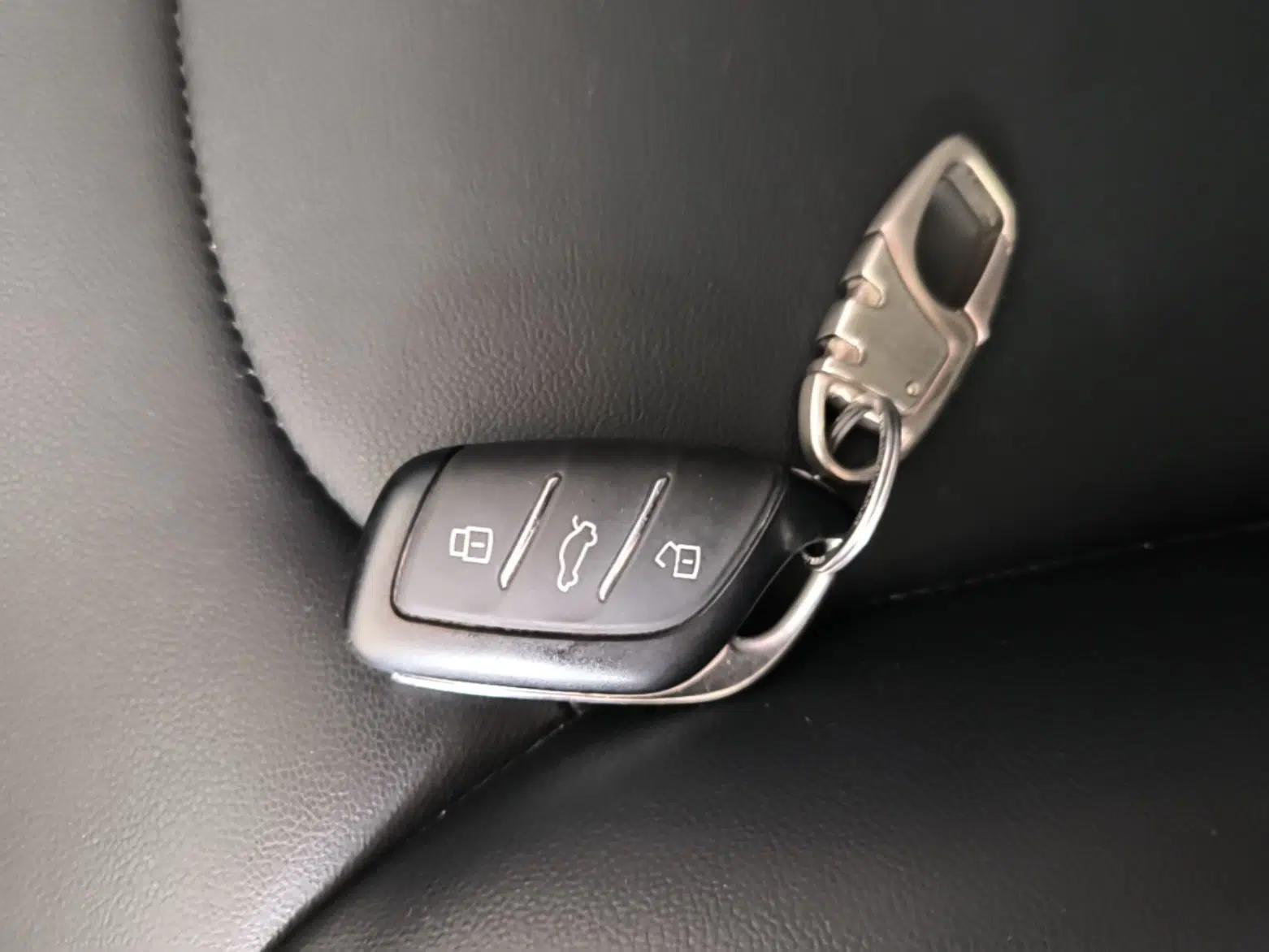 Roewe RX3 2020 1.6L CVT 4G Connected Ultra-Fun Elite Edition — миниатюра 22