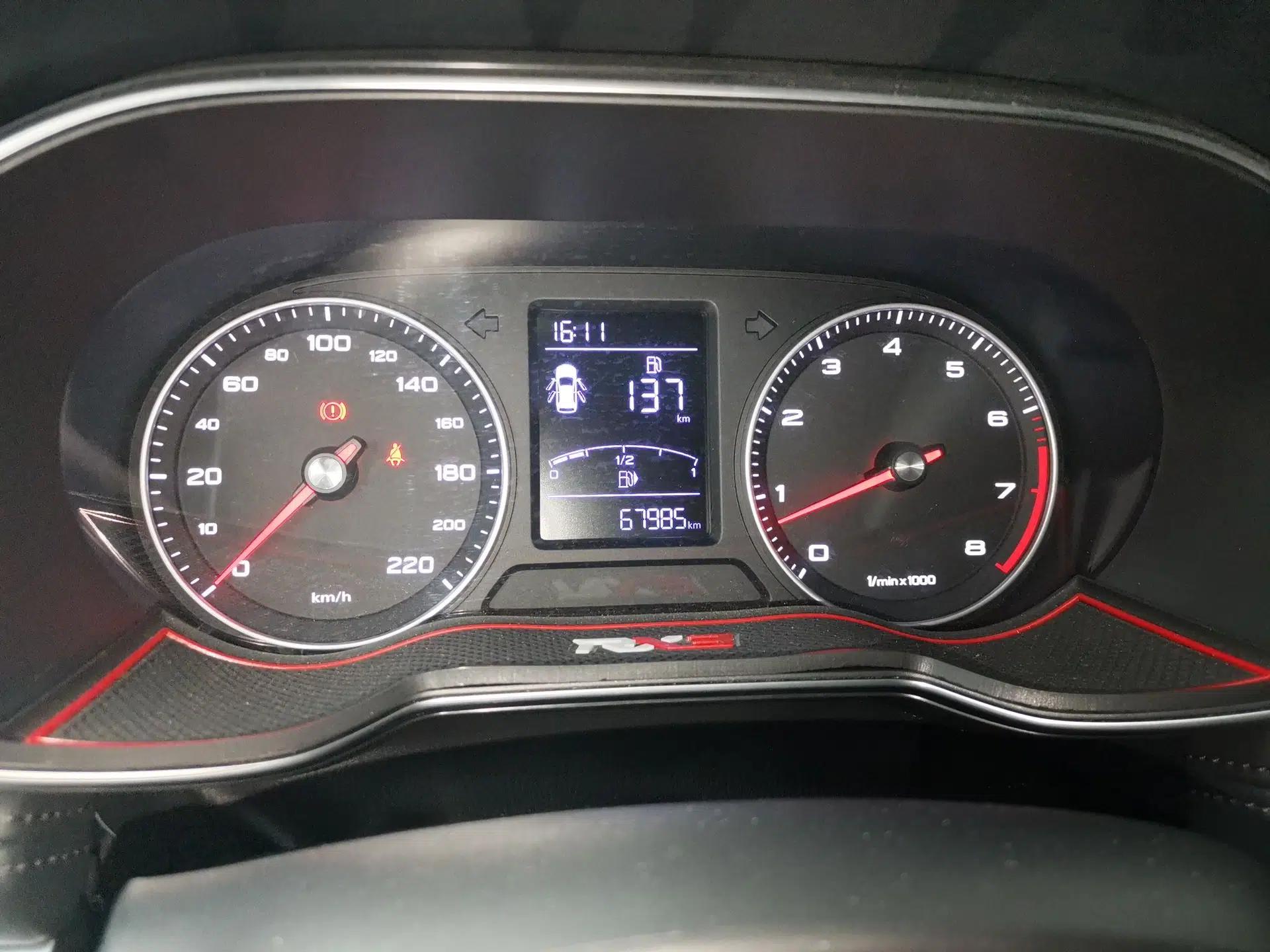 Roewe RX3 2018 1.6L Manual Internet Smart Edition — миниатюра 12