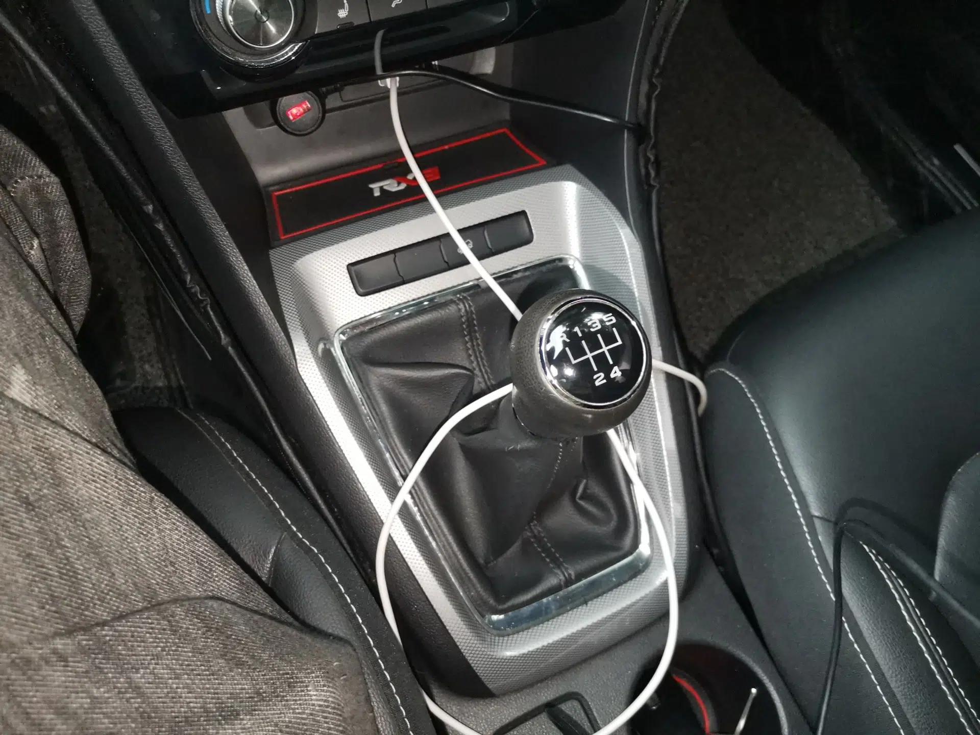 Roewe RX3 2018 1.6L Manual Internet Smart Edition — миниатюра 15