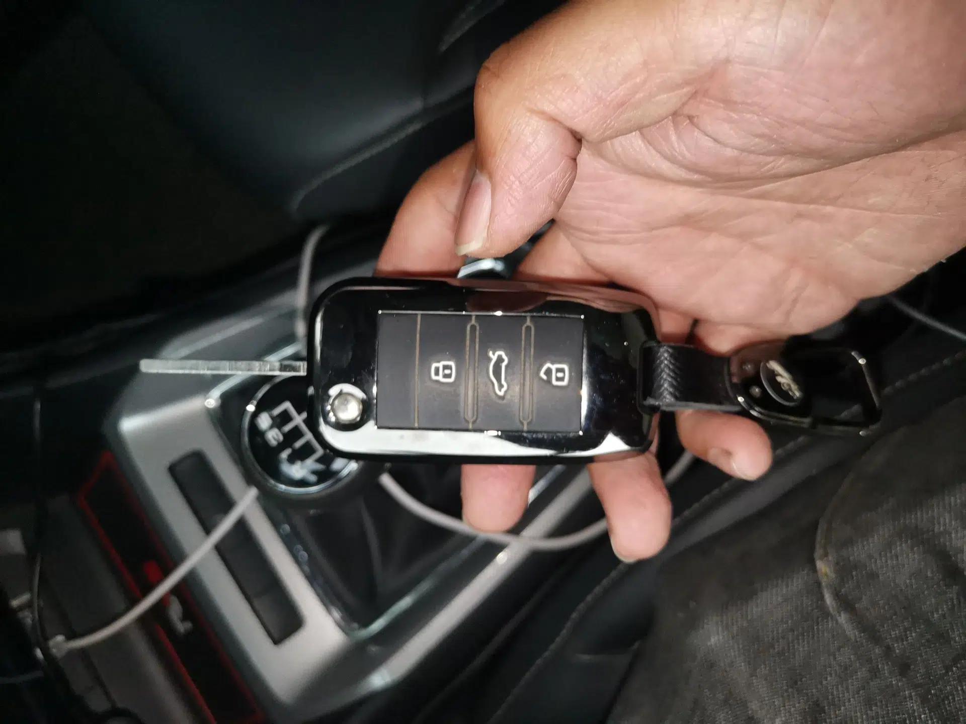 Roewe RX3 2018 1.6L Manual Internet Smart Edition — миниатюра 9
