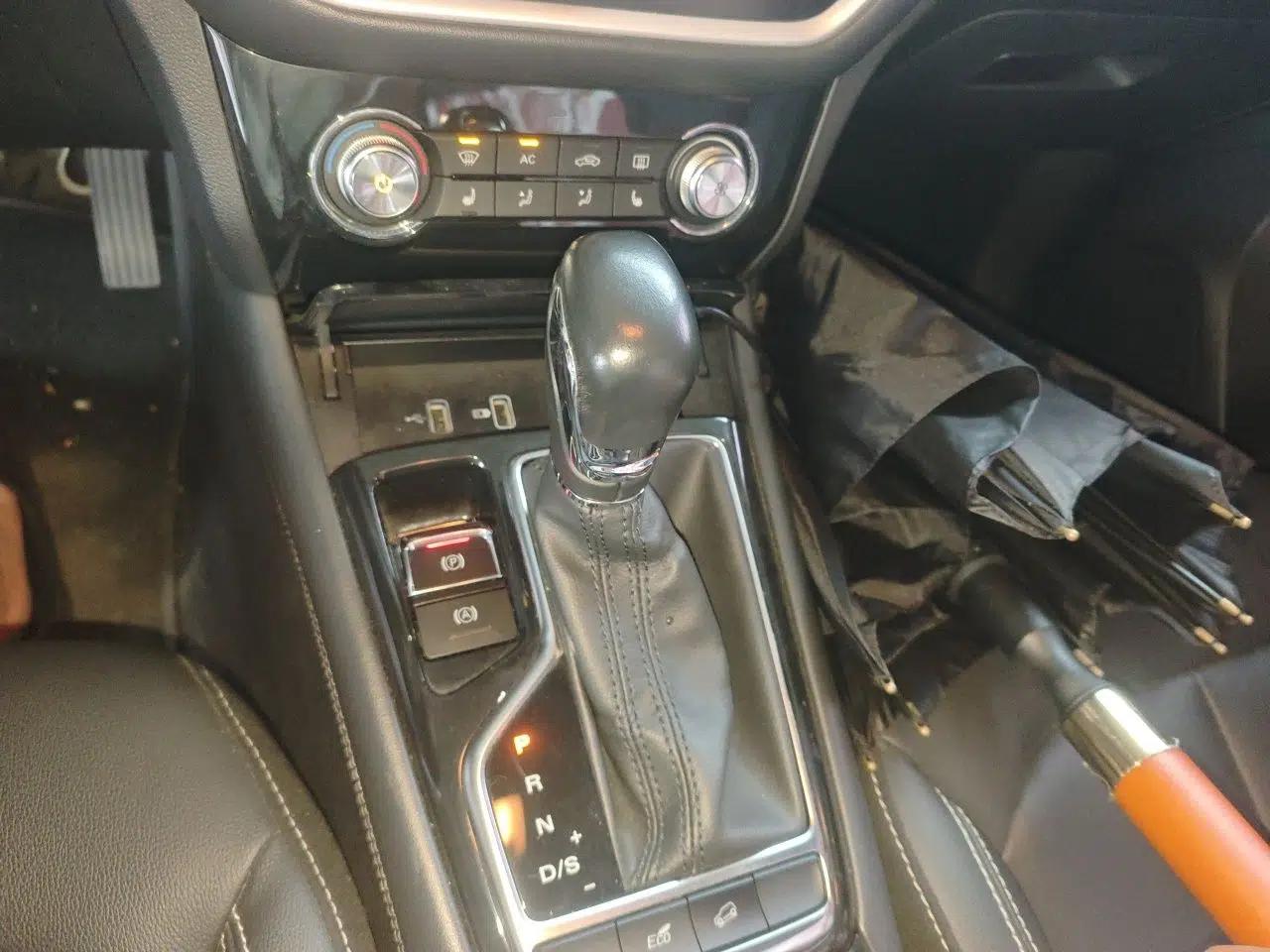 Roewe RX3 2018 1.6L CVT Flagship Edition — миниатюра 11