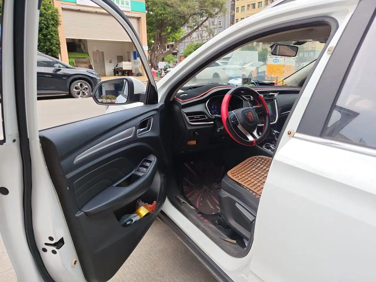 Roewe RX3 2020 1.6L CVT 4G Connected Ultra-Fun Elite Edition — миниатюра 17