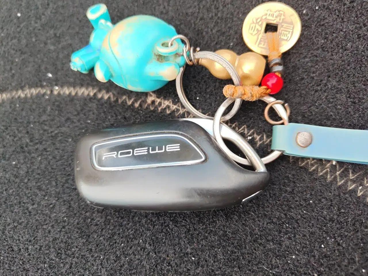 Roewe RX3 2020 1.6L CVT 4G Connected Ultra-Fun Elite Edition — миниатюра 9