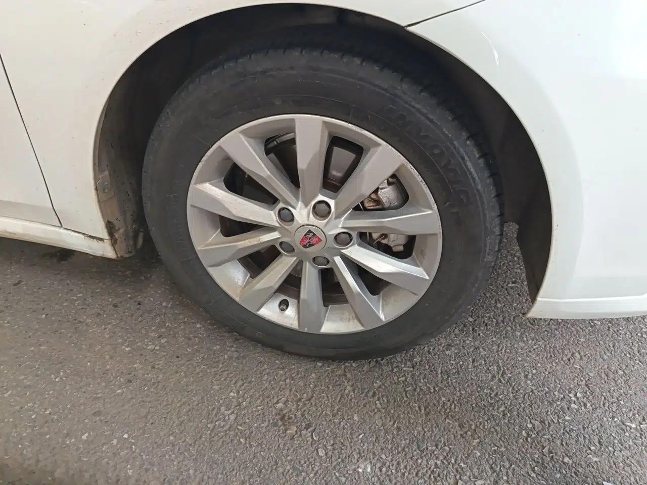 Roewe i6 New Energy 2017 45T Hybrid Connect & Smart Enjoyment Edition — миниатюра 8