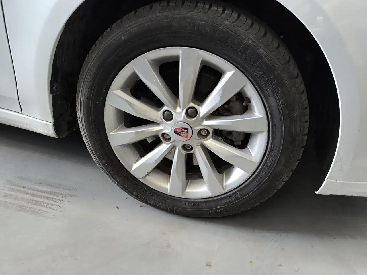 Roewe i6 New Energy 2017 45T Hybrid Connect & Smart Enjoyment Edition — миниатюра 8