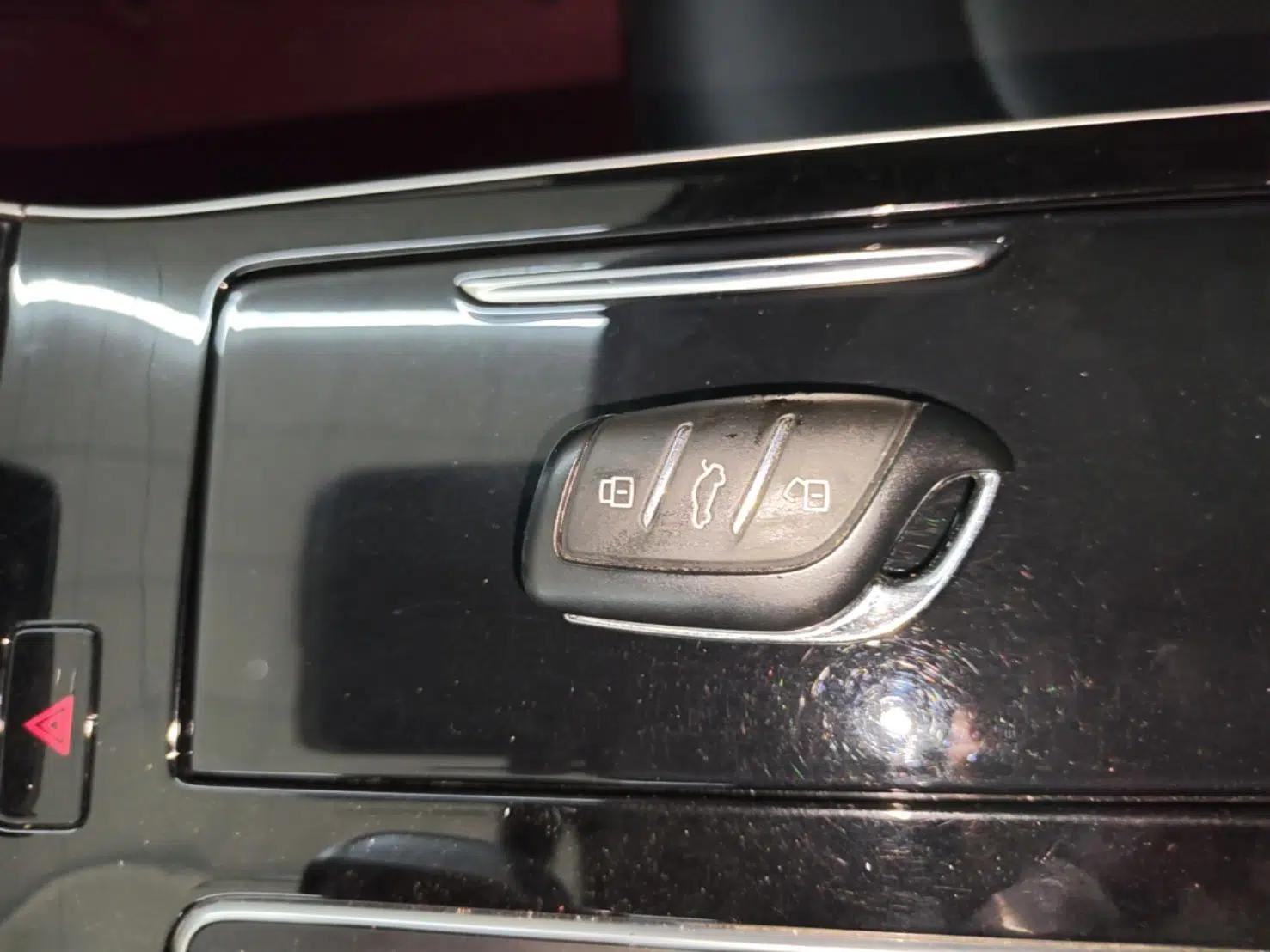 Roewe i6 MAX 2020 300TGI Automatic Supreme Edition with Cool Sunroof and Advanced Driving Features — миниатюра 12