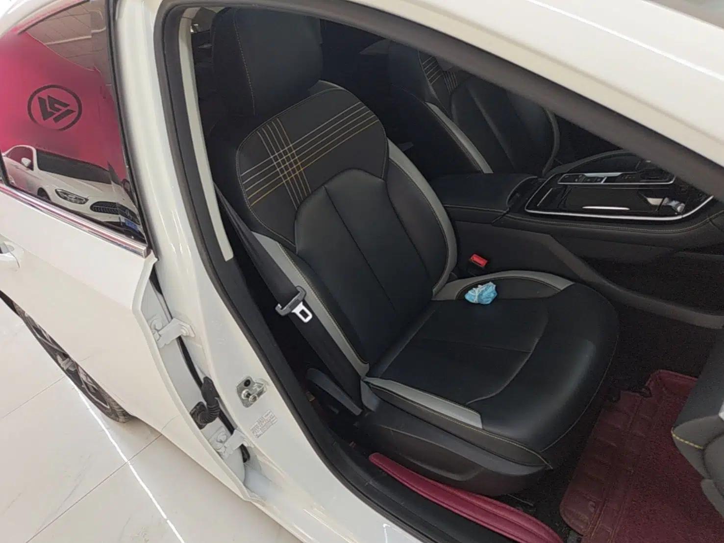 Roewe i6 MAX 2020 300TGI Automatic Supreme Edition with Cool Sunroof and Advanced Driving Features — миниатюра 23