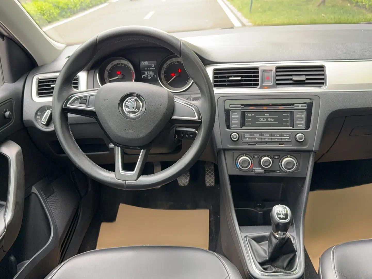 Skoda Rapid Spaceback 2018 1.6L Manual Comfort Edition — миниатюра 12