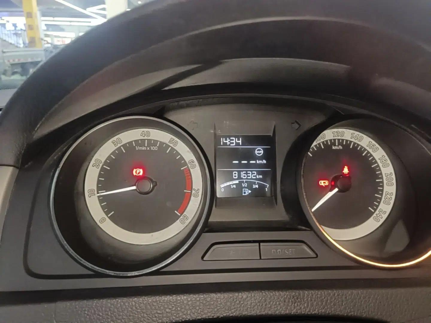 Skoda Rapid Spaceback 2018 1.6L Manual Comfort Edition — миниатюра 13