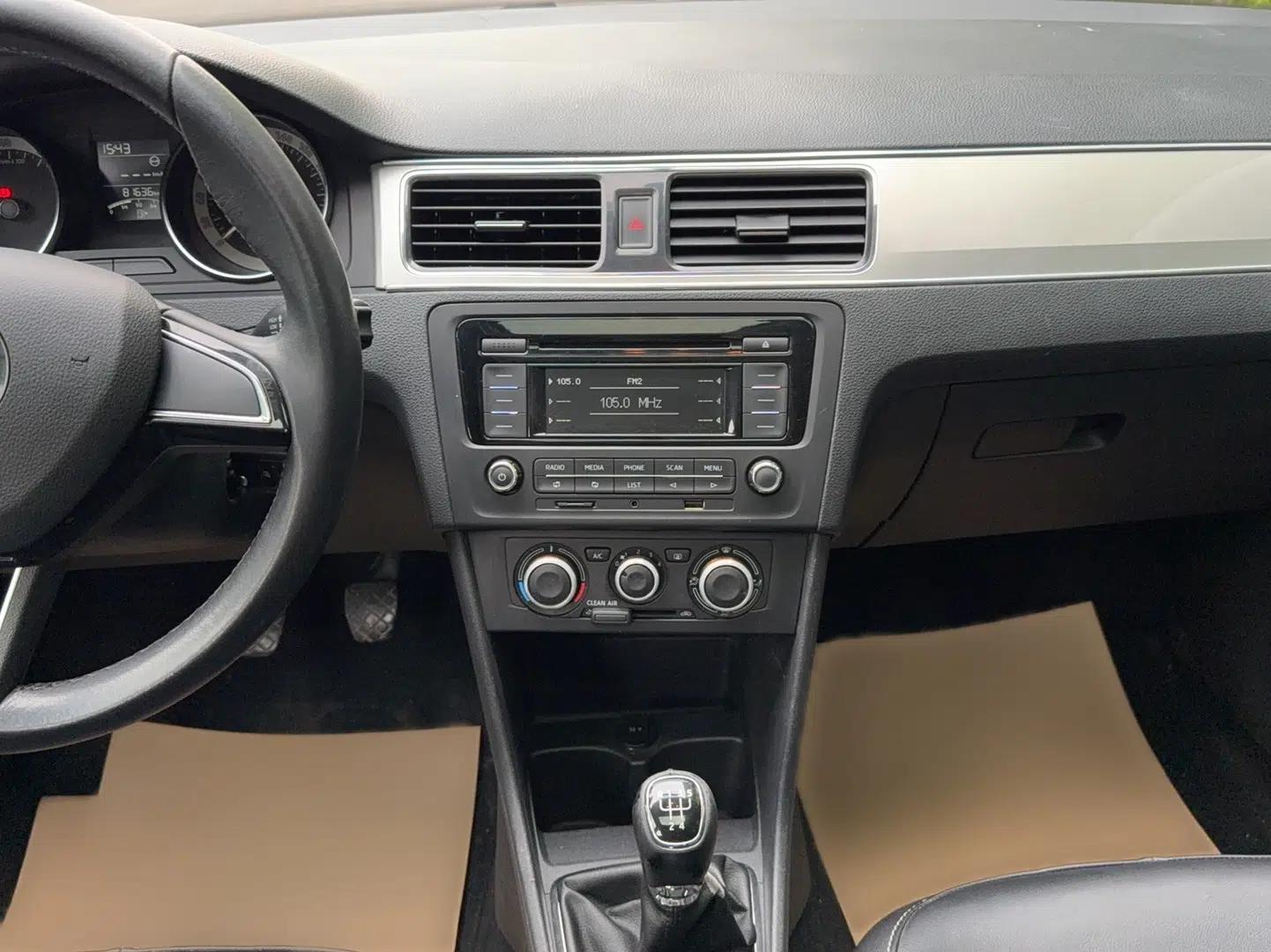 Skoda Rapid Spaceback 2018 1.6L Manual Comfort Edition — миниатюра 15