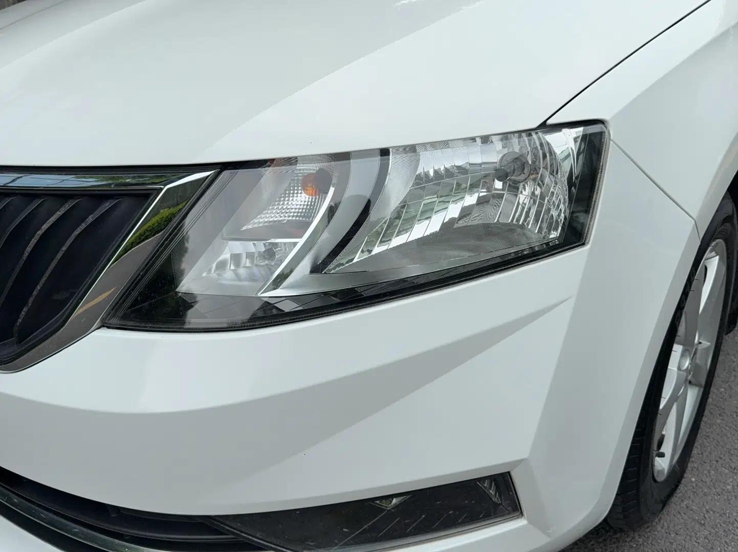 Skoda Rapid Spaceback 2018 1.6L Manual Comfort Edition — миниатюра 5
