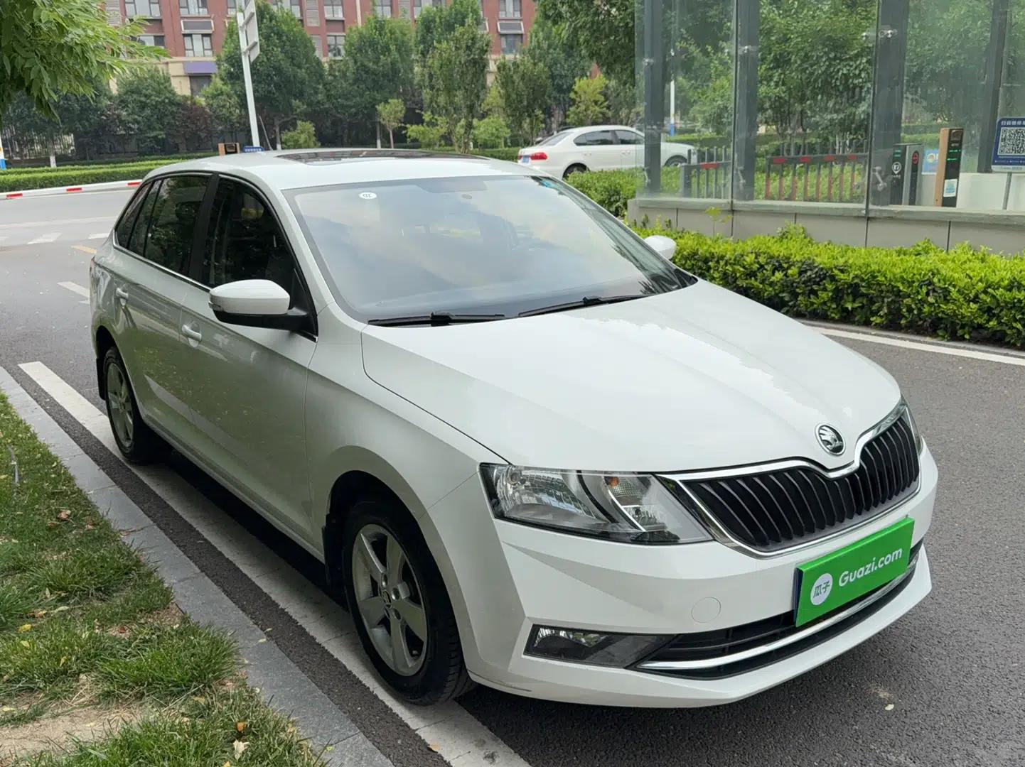 Skoda Rapid Spaceback 2018 1.6L Manual Comfort Edition — миниатюра 9