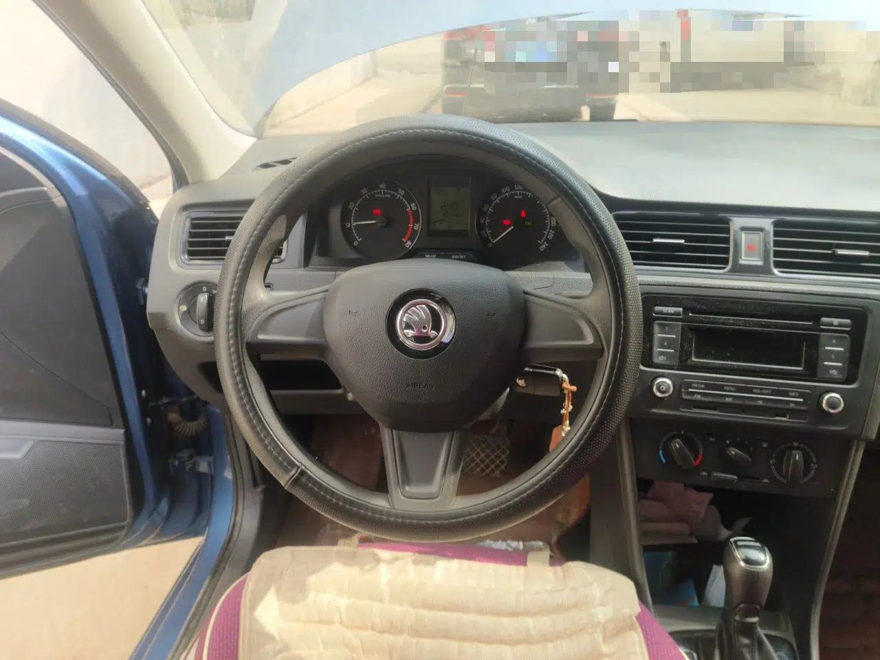 Skoda Rapid Spaceback 2014 1.6L Automatic Enjoyment Edition — миниатюра 11