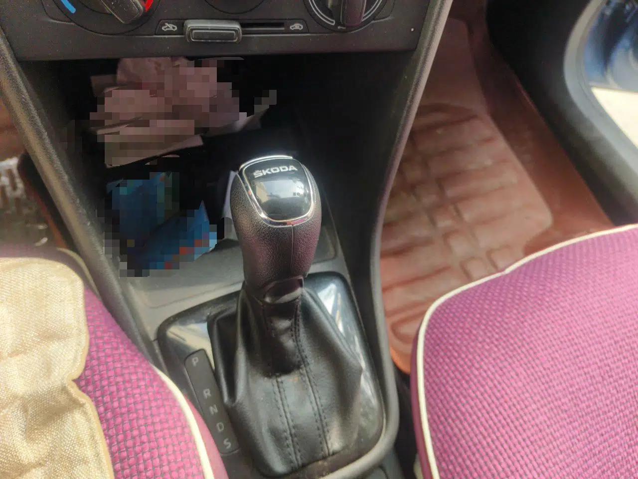 Skoda Rapid Spaceback 2014 1.6L Automatic Enjoyment Edition — миниатюра 15