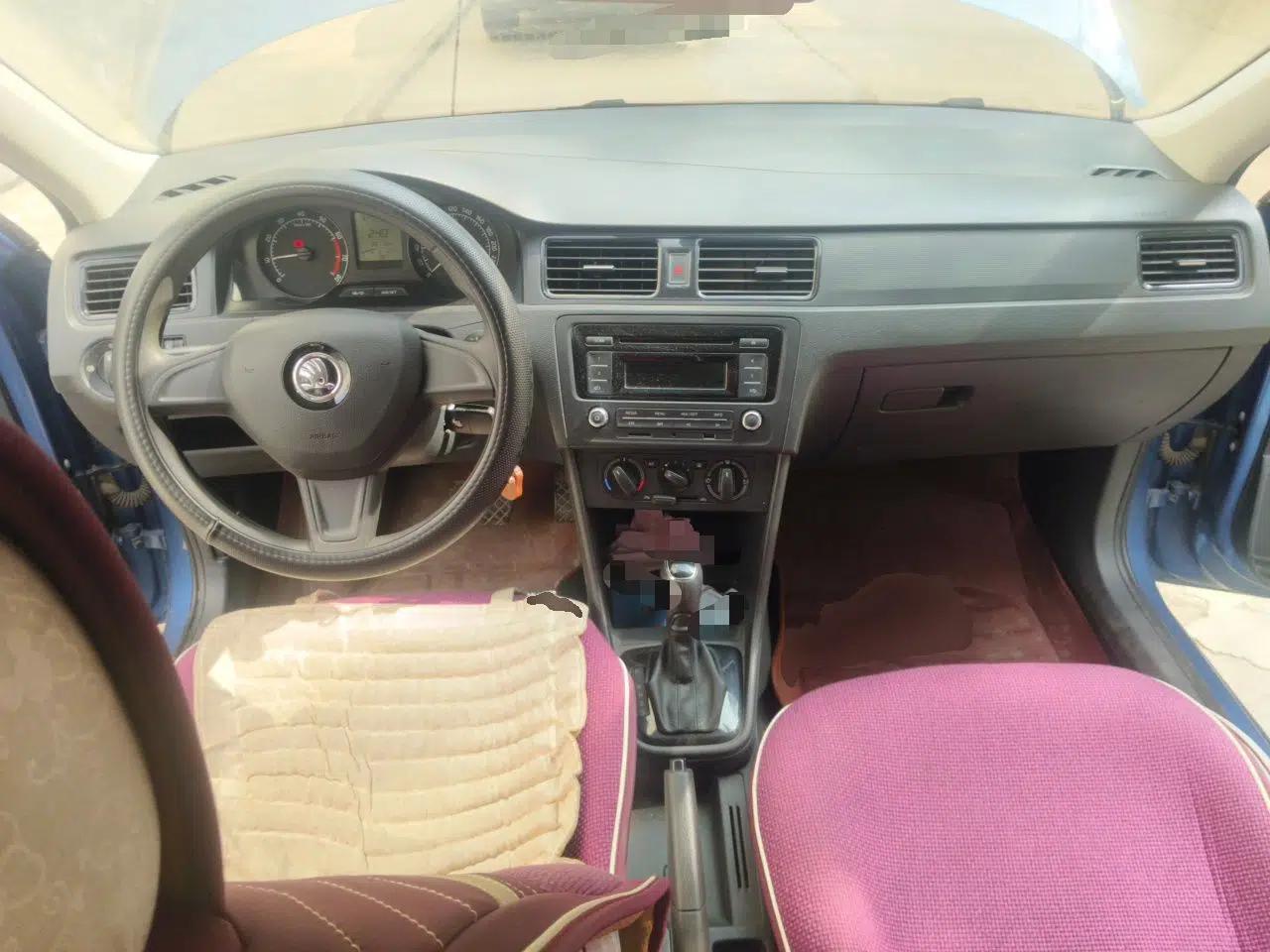Skoda Rapid Spaceback 2014 1.6L Automatic Enjoyment Edition — миниатюра 10