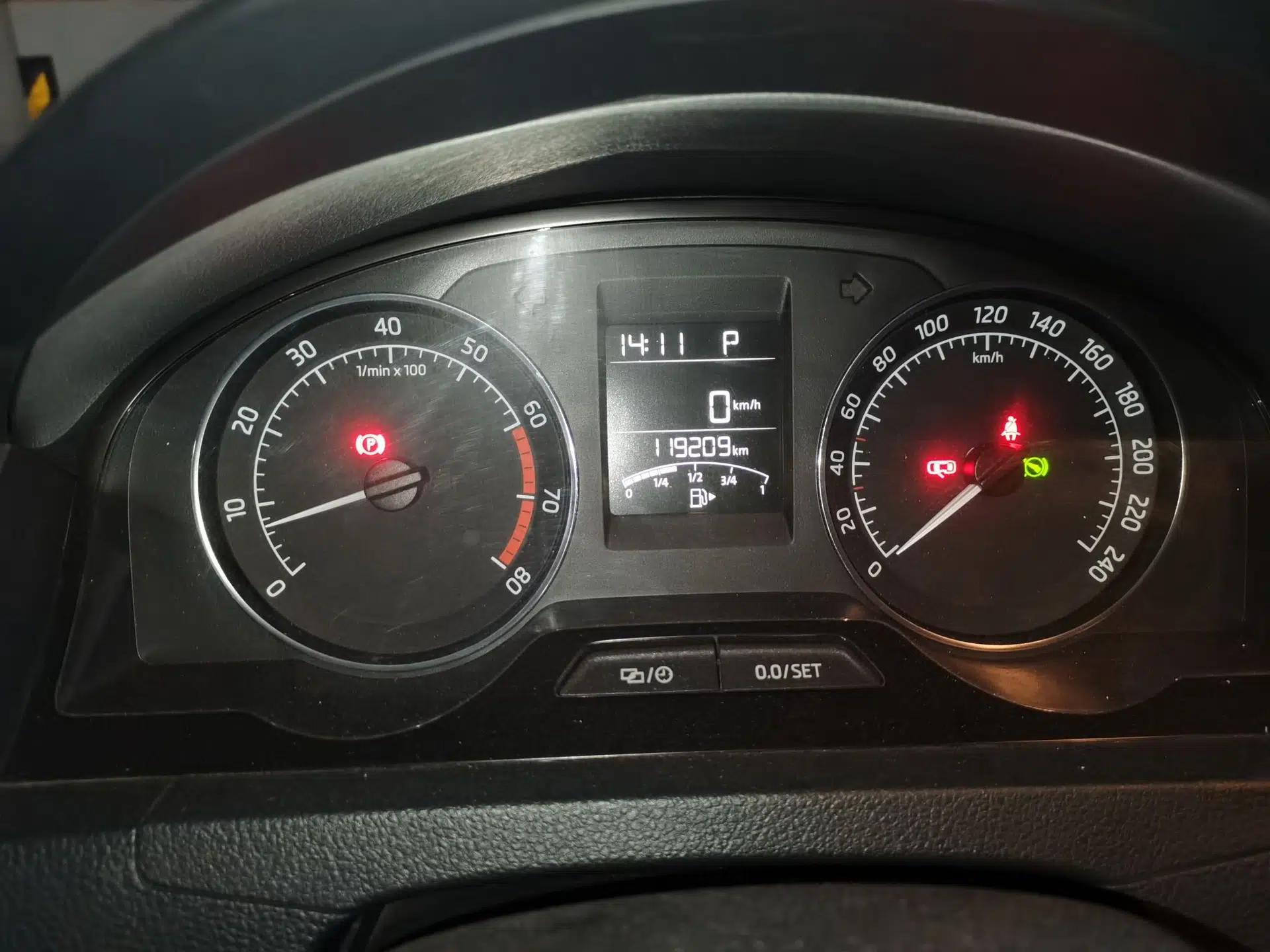 Skoda Rapid Spaceback 2016 Revised Version 1.6L Automatic Front-Drive Edition — миниатюра 12