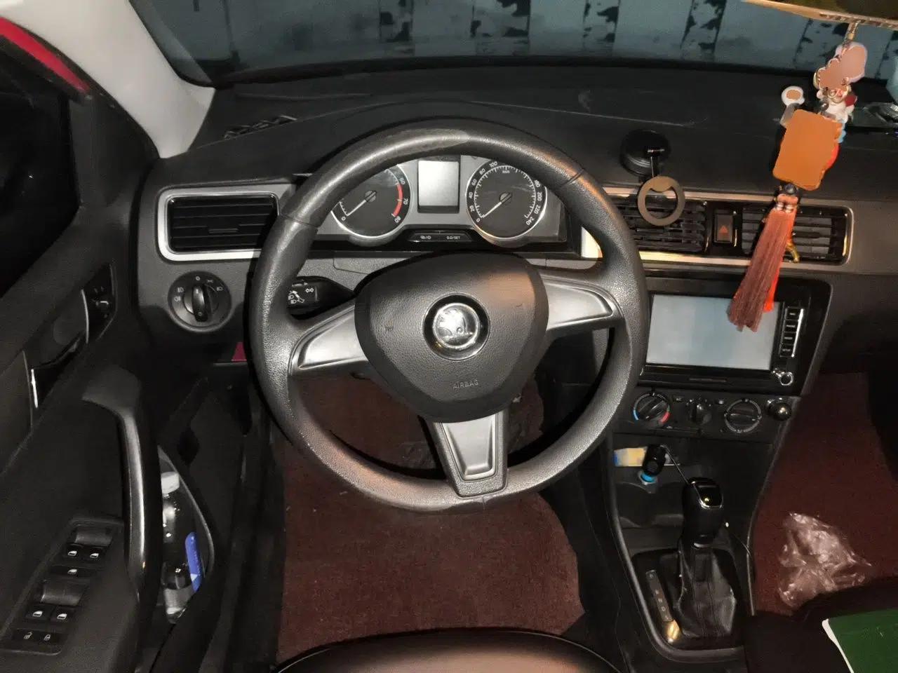 Skoda Rapid Spaceback 2014 1.6L Automatic Enjoyment Edition — миниатюра 11
